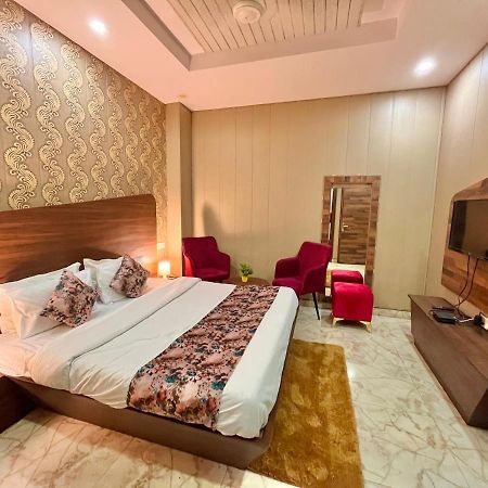 Hotel The Pearl, Zirakpur - A Luxury Family Hotel Chandigarh Bagian luar foto