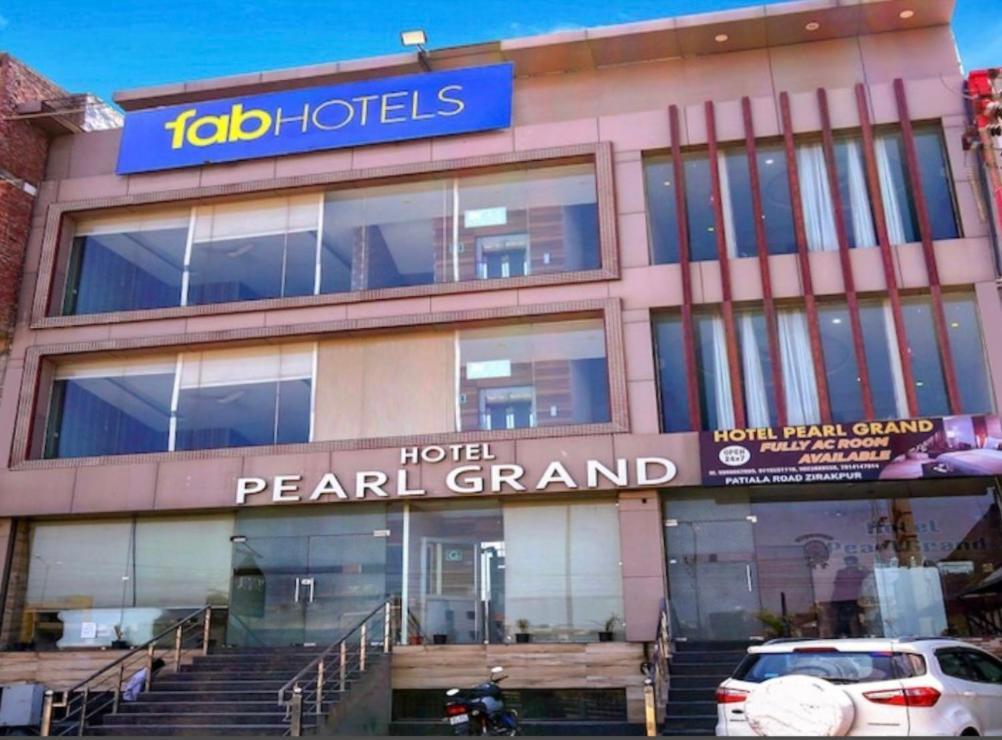 Hotel The Pearl, Zirakpur - A Luxury Family Hotel Chandigarh Bagian luar foto