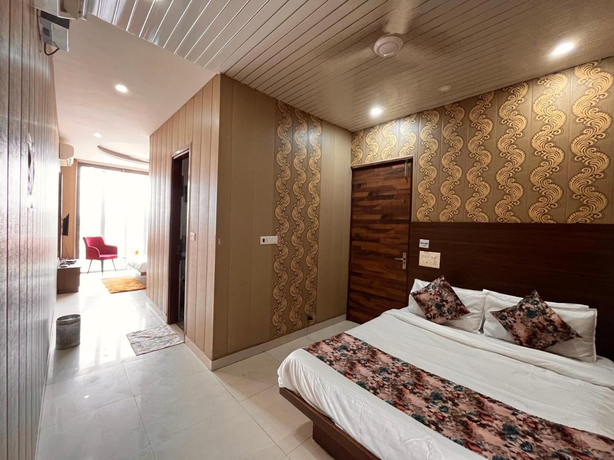 Hotel The Pearl, Zirakpur - A Luxury Family Hotel Chandigarh Bagian luar foto