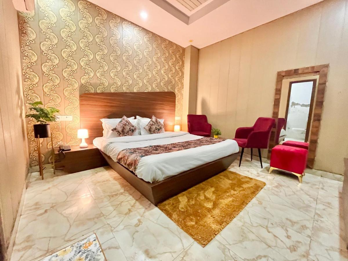 Hotel The Pearl, Zirakpur - A Luxury Family Hotel Chandigarh Bagian luar foto